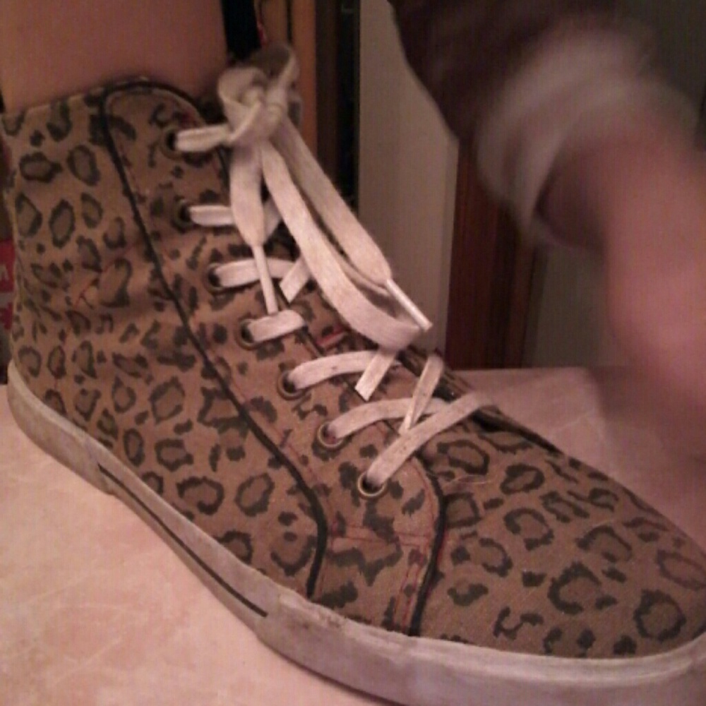 Leopard high top shoes